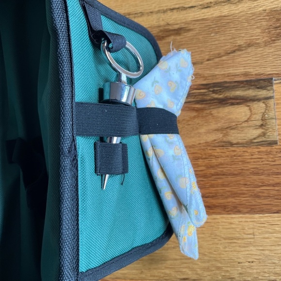 PICNIC Insulated Wine Glass Set Corkscrew Napkin Stopper - Picture 4 of 4